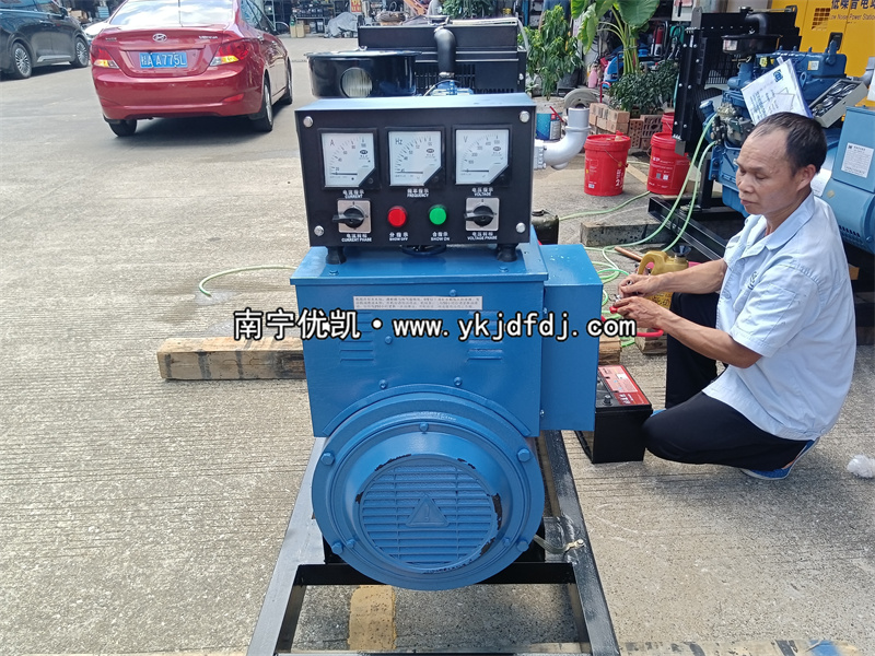 2024年7月25日，客戶到店自提30KW柴油發電機組