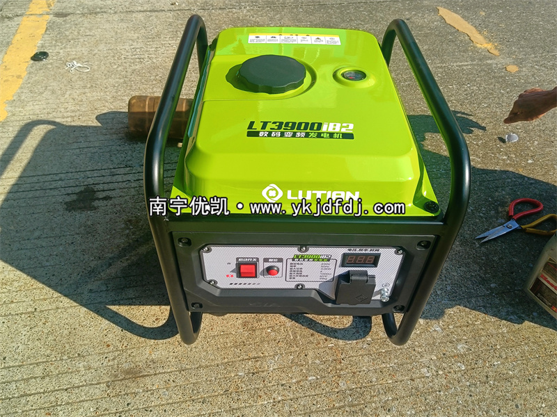 2024年10月11日，客戶到店自提3KW汽油變頻發電機