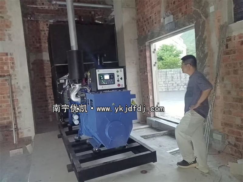 2025年10月13日，平果項目200KW柴油發(fā)電機(jī)組安裝完成